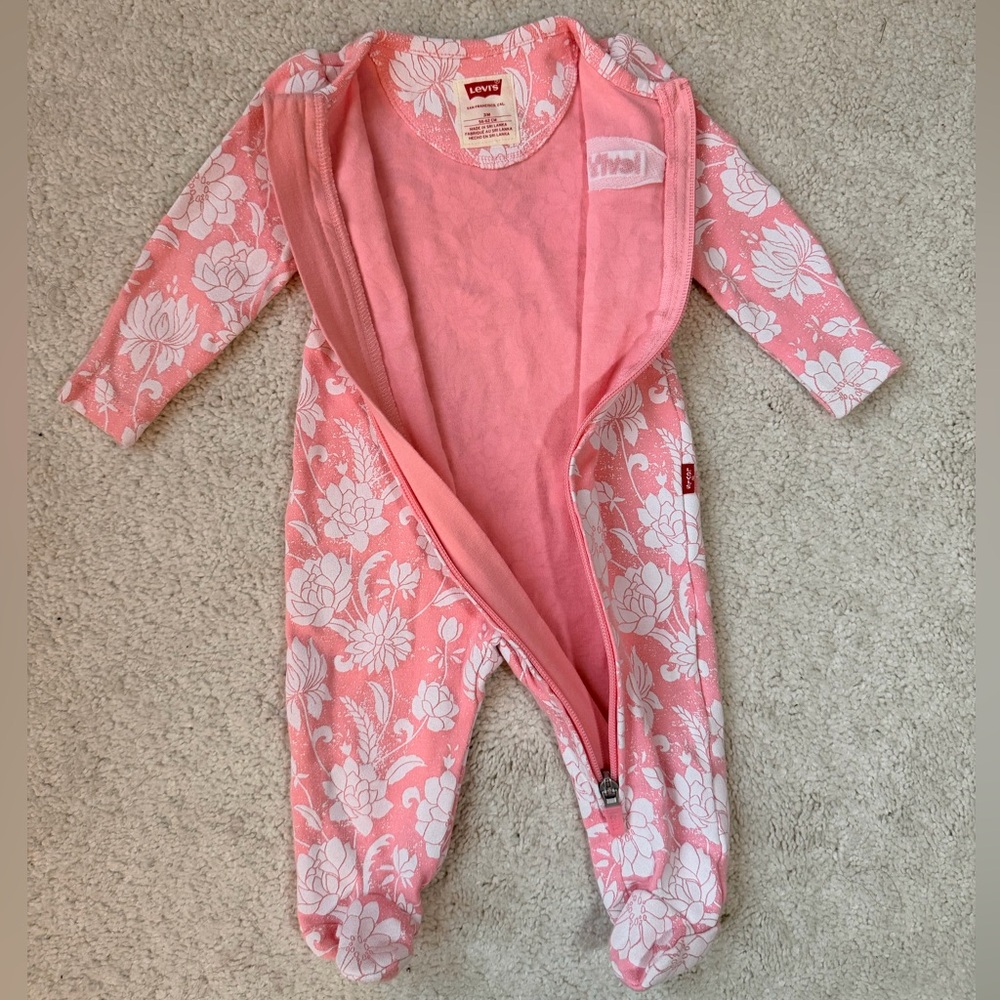 Levi's Pink and White Floral Kids Footie - Picture 5 of 12